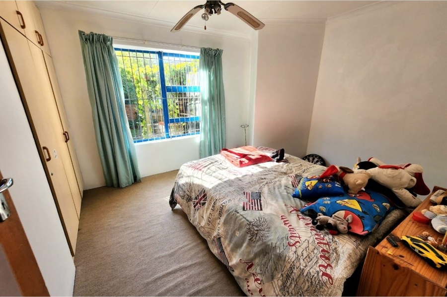 6 Bedroom Property for Sale in Wavecrest Eastern Cape